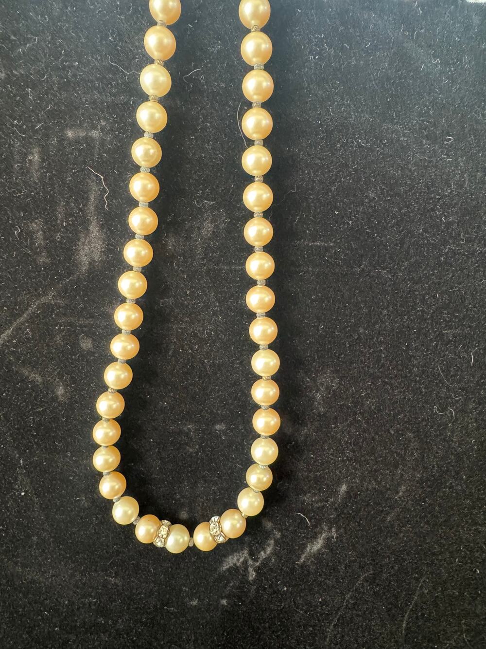Necklace Pearl / Rhinestones Medium Length Estate Find Vintage